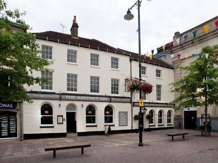 The Hatchet Inn Wetherspoon Ньюбері Екстер'єр фото